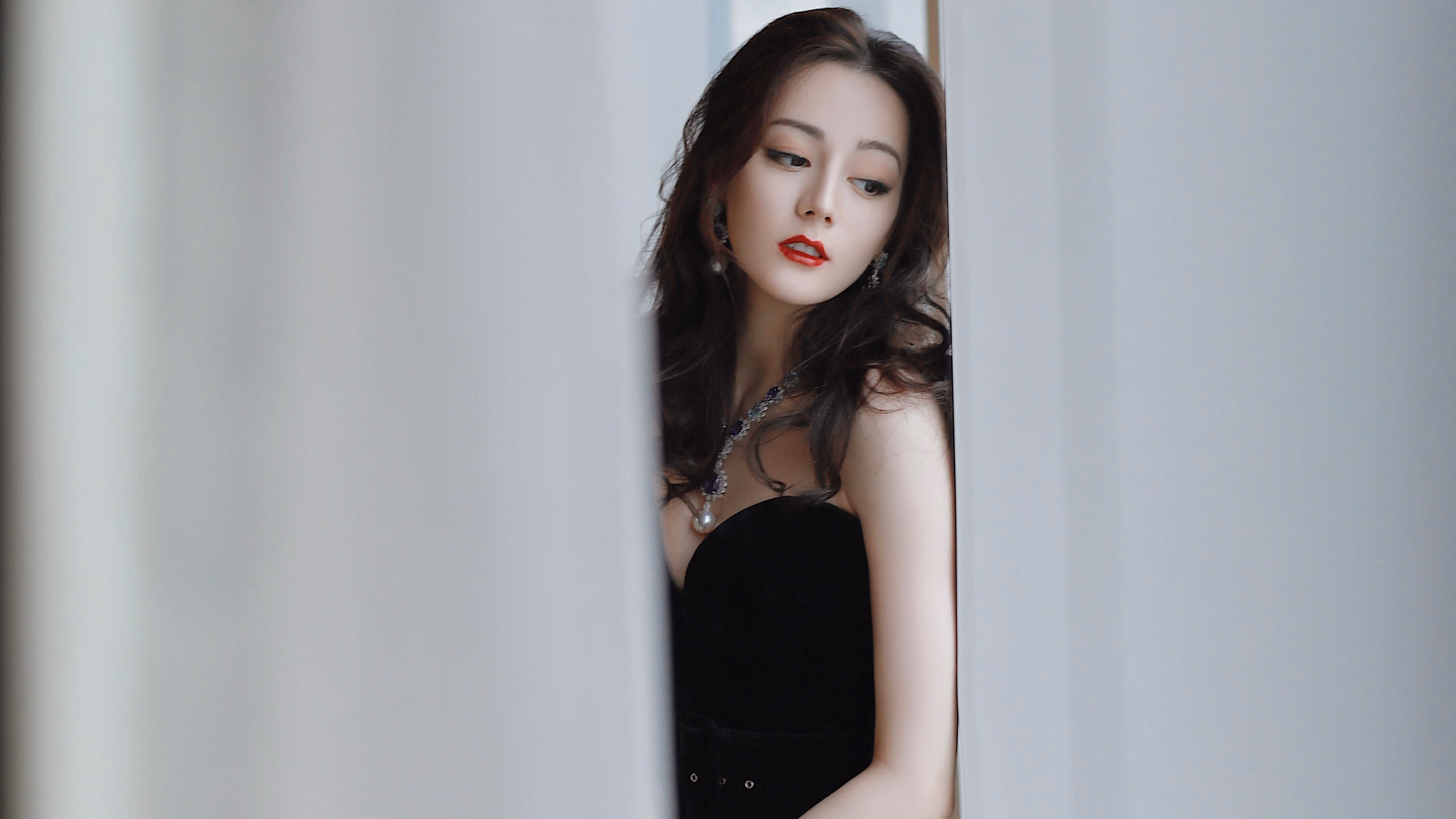 曼城前锋迪亚兹举报主教练种族歧视，引起轩然大波，曼城后卫迪亚兹